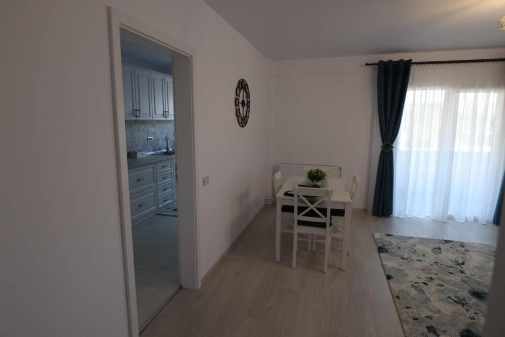 White Apartment Gura Humorului, Bucovina, Voronet Exterior photo