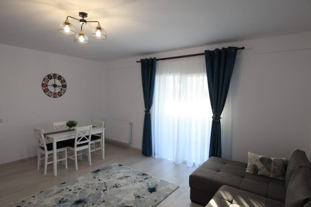 White Apartment Gura Humorului, Bucovina, Voronet Exterior photo