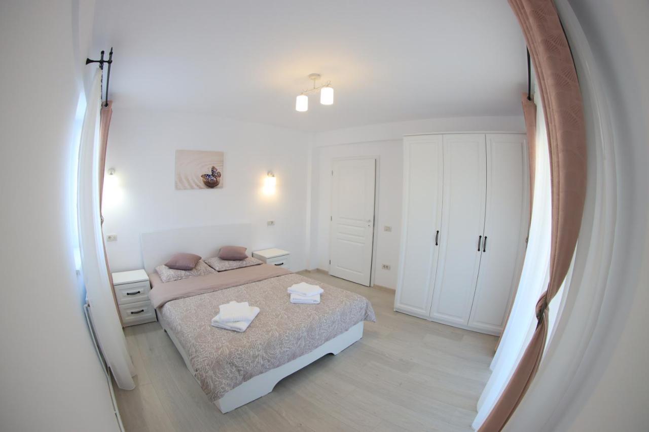 White Apartment Gura Humorului, Bucovina, Voronet Exterior photo