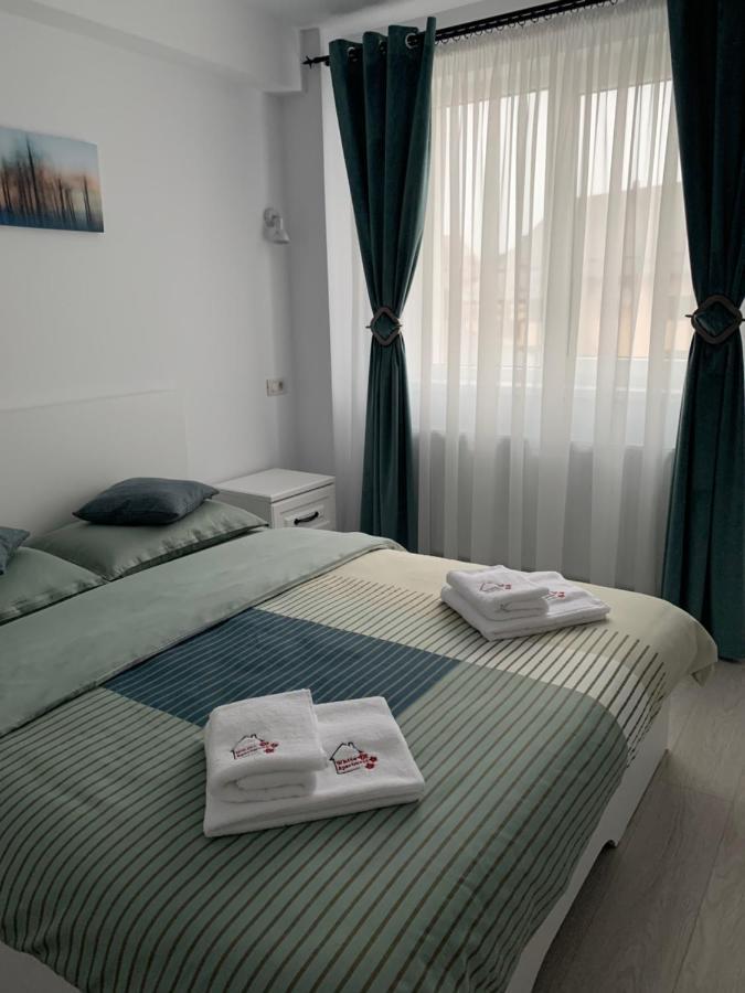 White Apartment Gura Humorului, Bucovina, Voronet Exterior photo